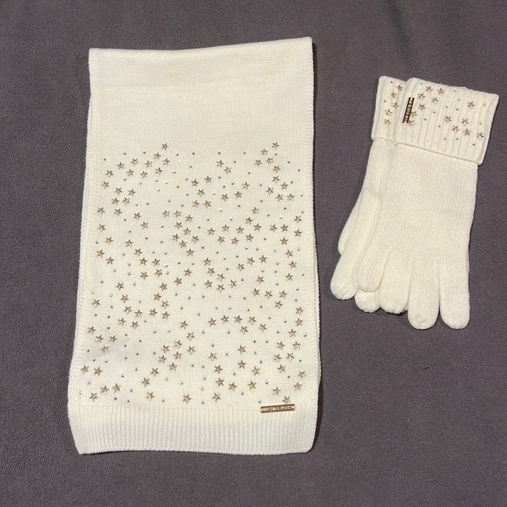 NWOT Beautiful Michael Kors cream colored scarf and matching glove set